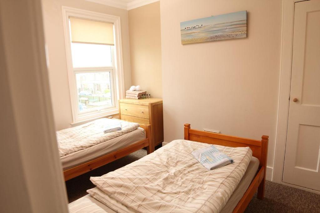 Evee'S Pebbles 1 Apartamento Eastbourne Exterior foto